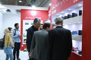 بازدید شرکت کنندگان از غرفه شرکت دایان دانا ایستا در نمایشگاه بین المللی صنعت برق ایران
