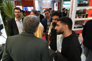 بازدید کنندگان از غرفه دایان دانا