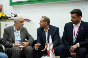 مهندس امین پوده در حال ارائه به بازدید کنندگان (12)